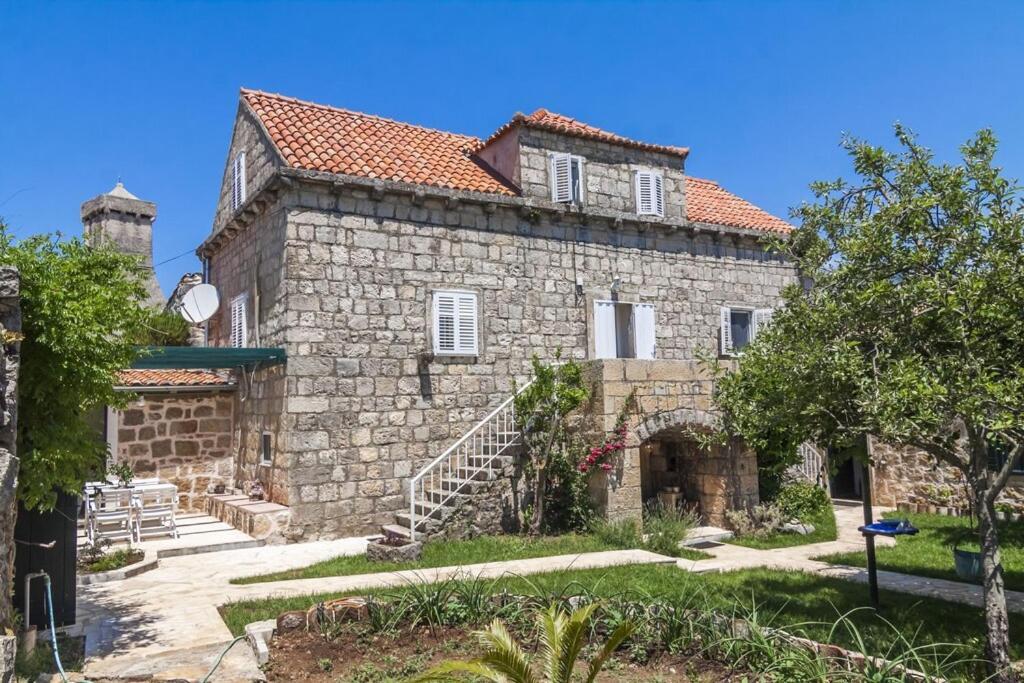 Villa Lucivana For Deep Rest & Brief Remote Work Gruda المظهر الخارجي الصورة